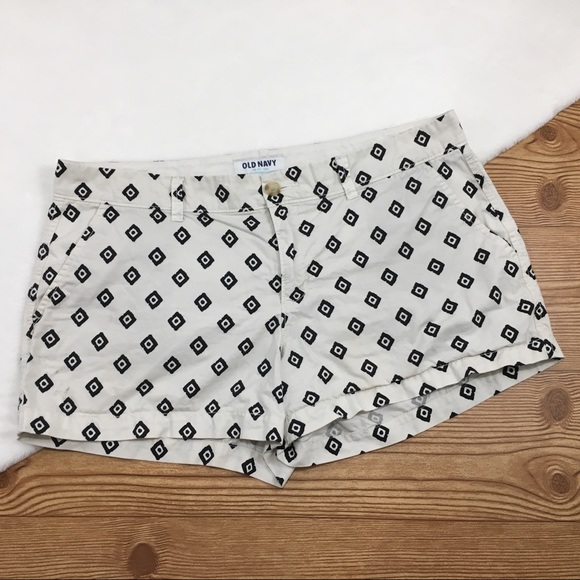 Old Navy Black & White Ikat Shorts women's size 12 - Picture 1 of 6